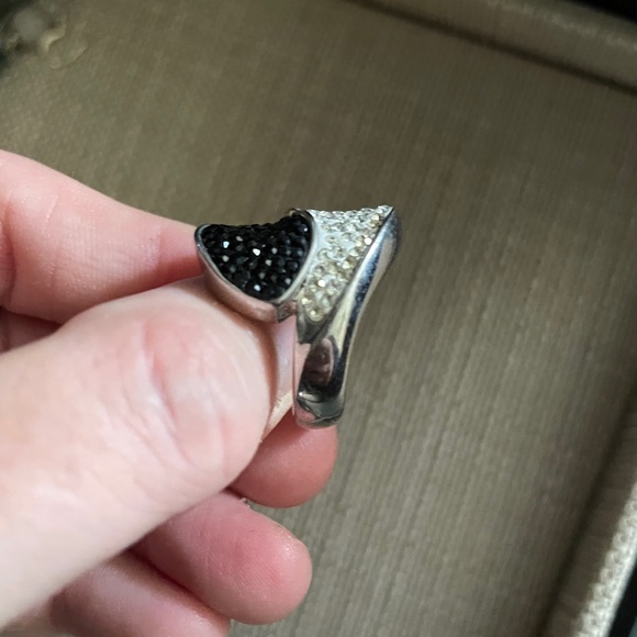 Black/White cocktail ring - Picture 3 of 3